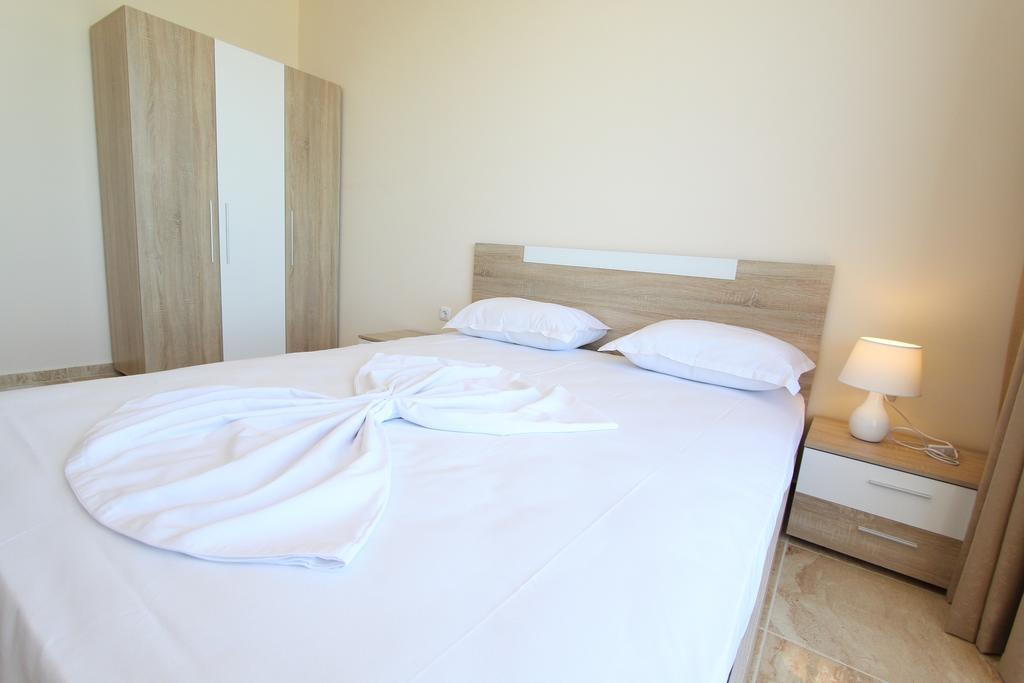 Golden Sea View Apartments Поморіє Екстер'єр фото