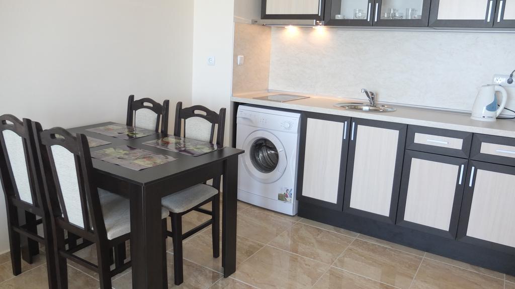 Golden Sea View Apartments Поморіє Екстер'єр фото